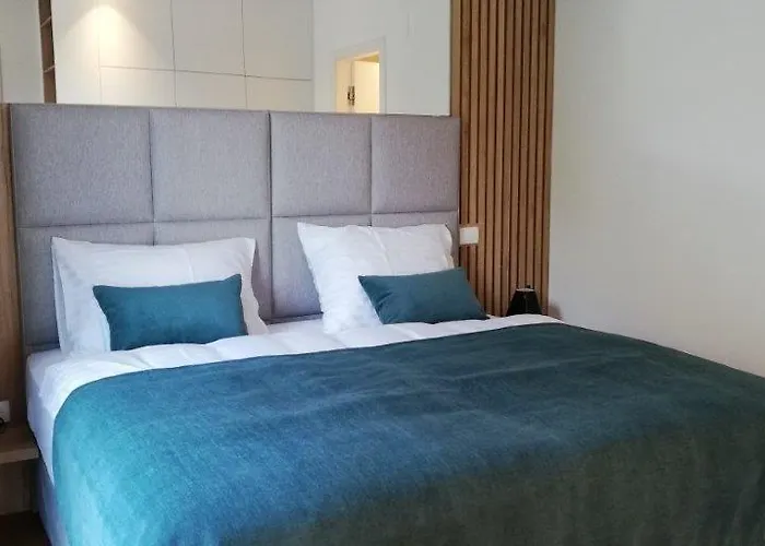 מלון דירות Regentova 4*